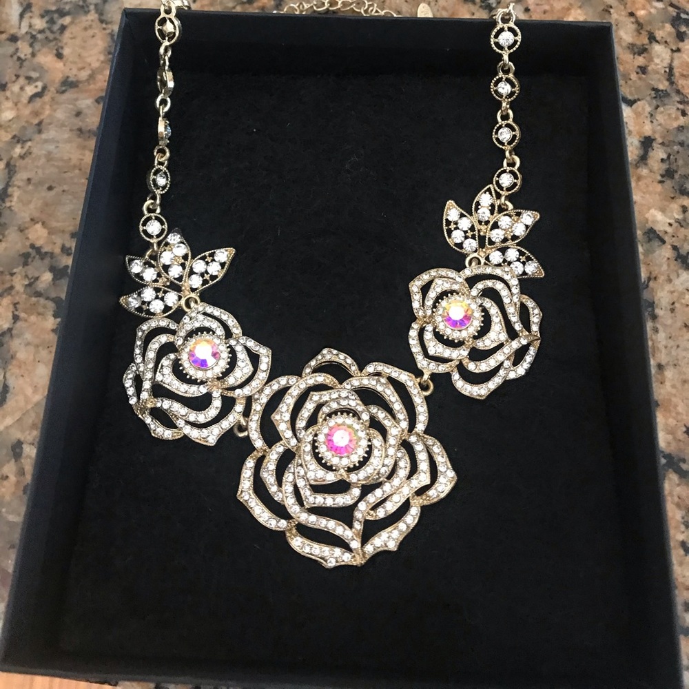 Natasha triple rose choker bib gold